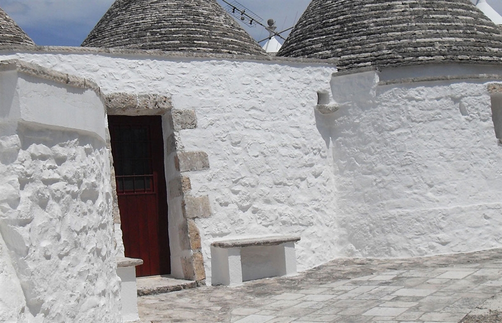 restauro-trulli-puglia-home.jpg
